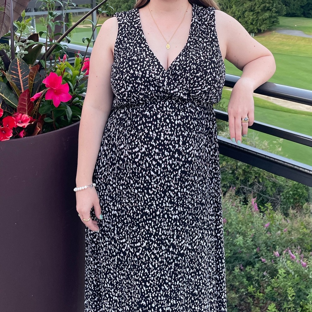 Black Thyme Maternity polka dot plisse maxi dress